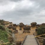 【基隆 観光】面白い形の奇岩が楽しめる「野柳地質公園」とインスタ映えスポット「白米甕砲台」
