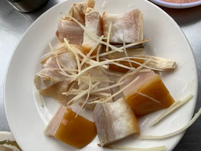 華西街鹹粥　燻製サメの肉